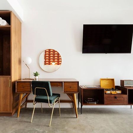 Rise Uptown Hotel Phoenix Bagian luar foto
