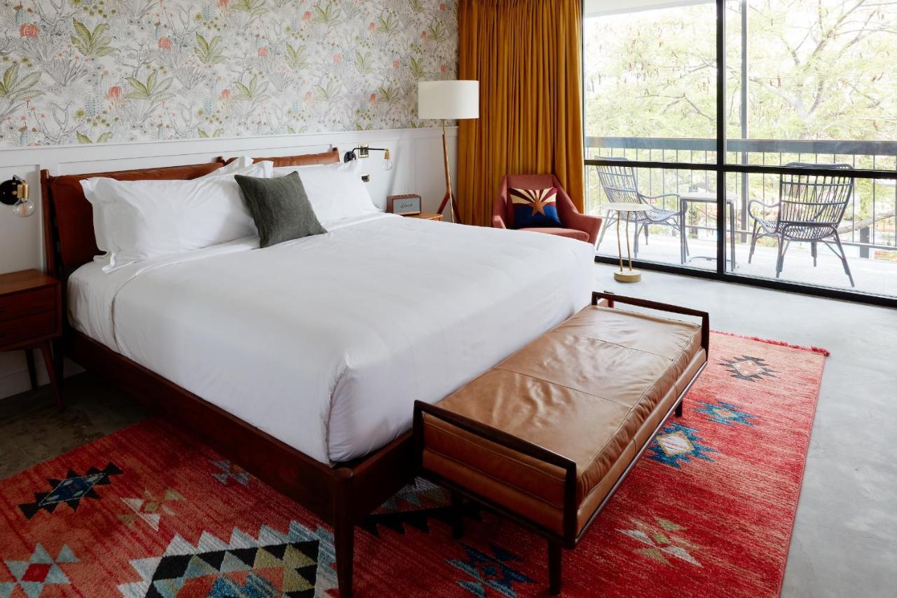 Rise Uptown Hotel Phoenix Bagian luar foto