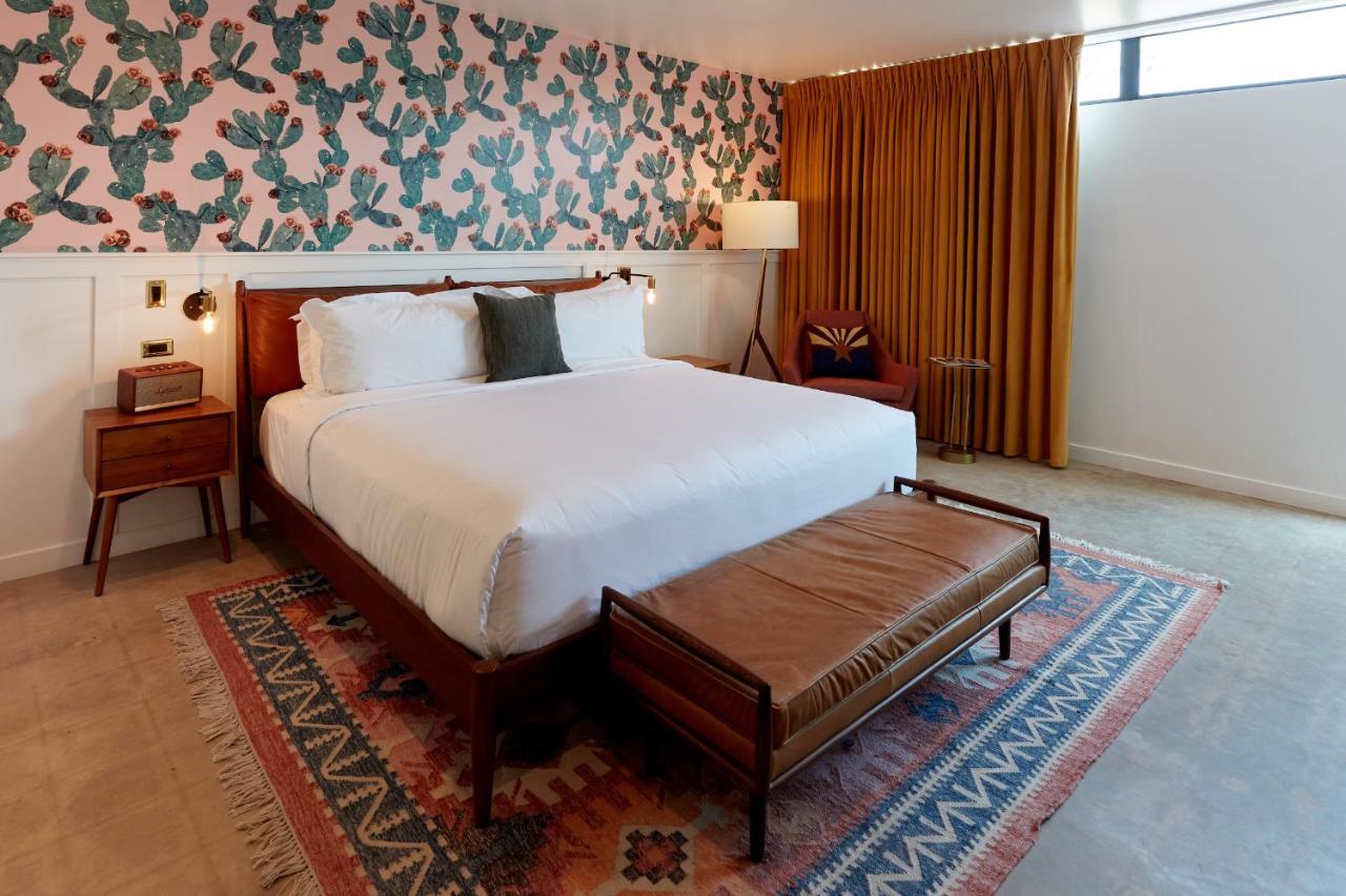 Rise Uptown Hotel Phoenix Bagian luar foto