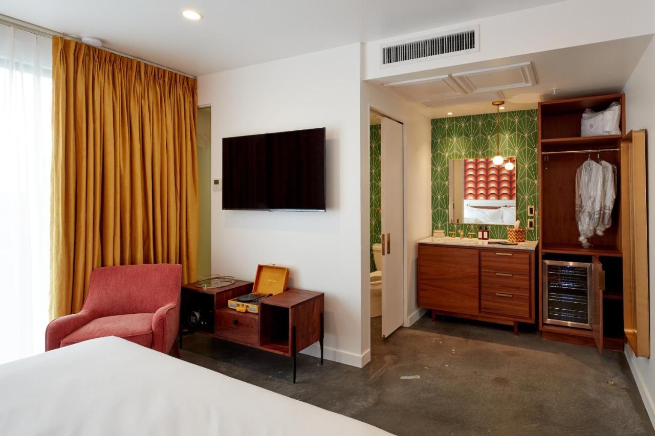 Rise Uptown Hotel Phoenix Bagian luar foto