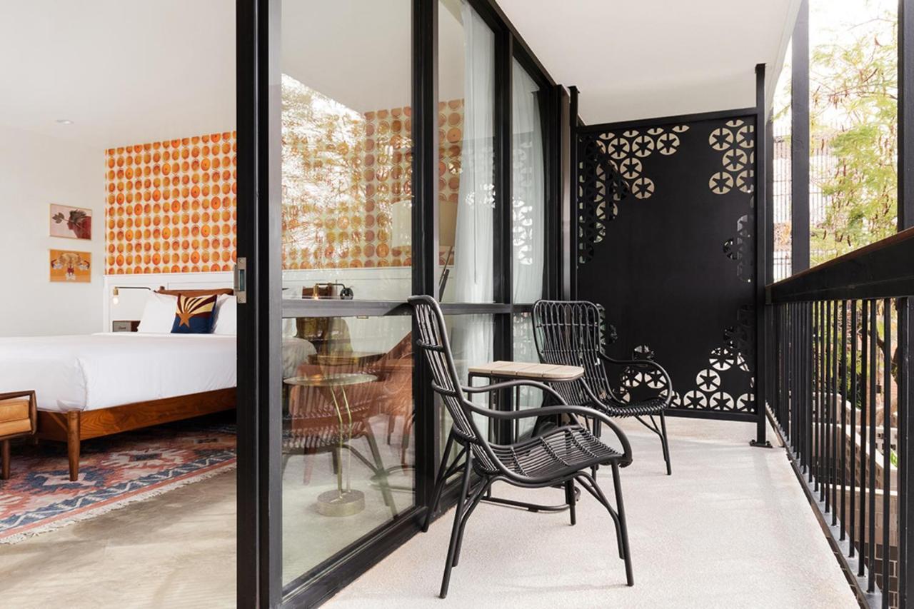Rise Uptown Hotel Phoenix Bagian luar foto