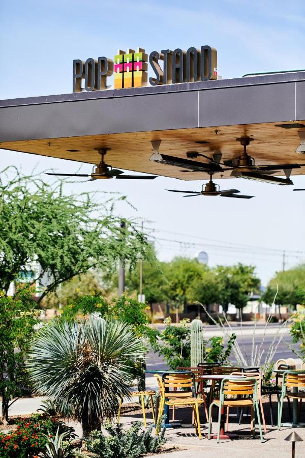 Rise Uptown Hotel Phoenix Bagian luar foto