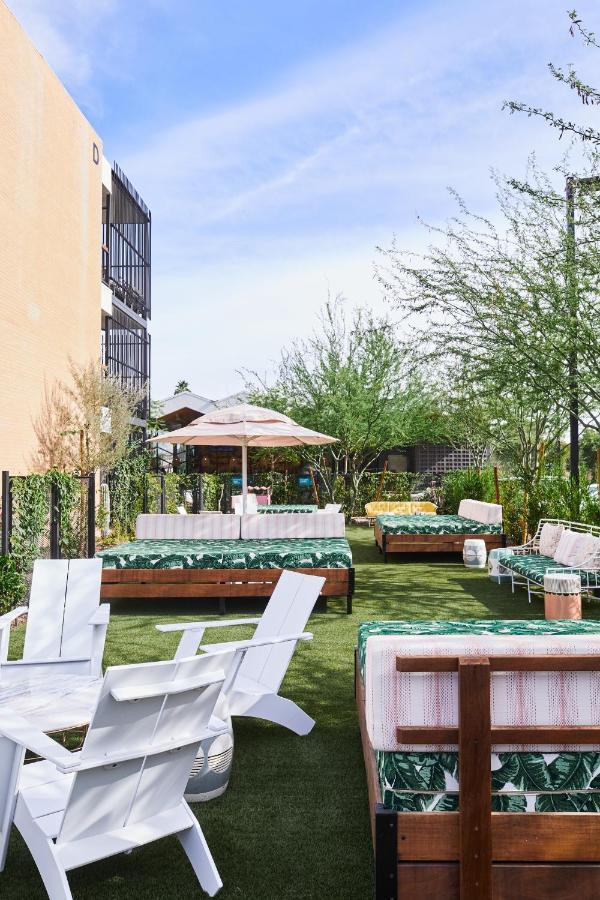 Rise Uptown Hotel Phoenix Bagian luar foto