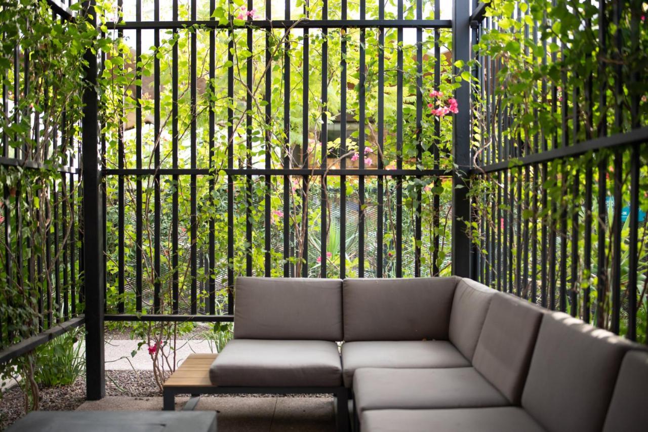 Rise Uptown Hotel Phoenix Bagian luar foto