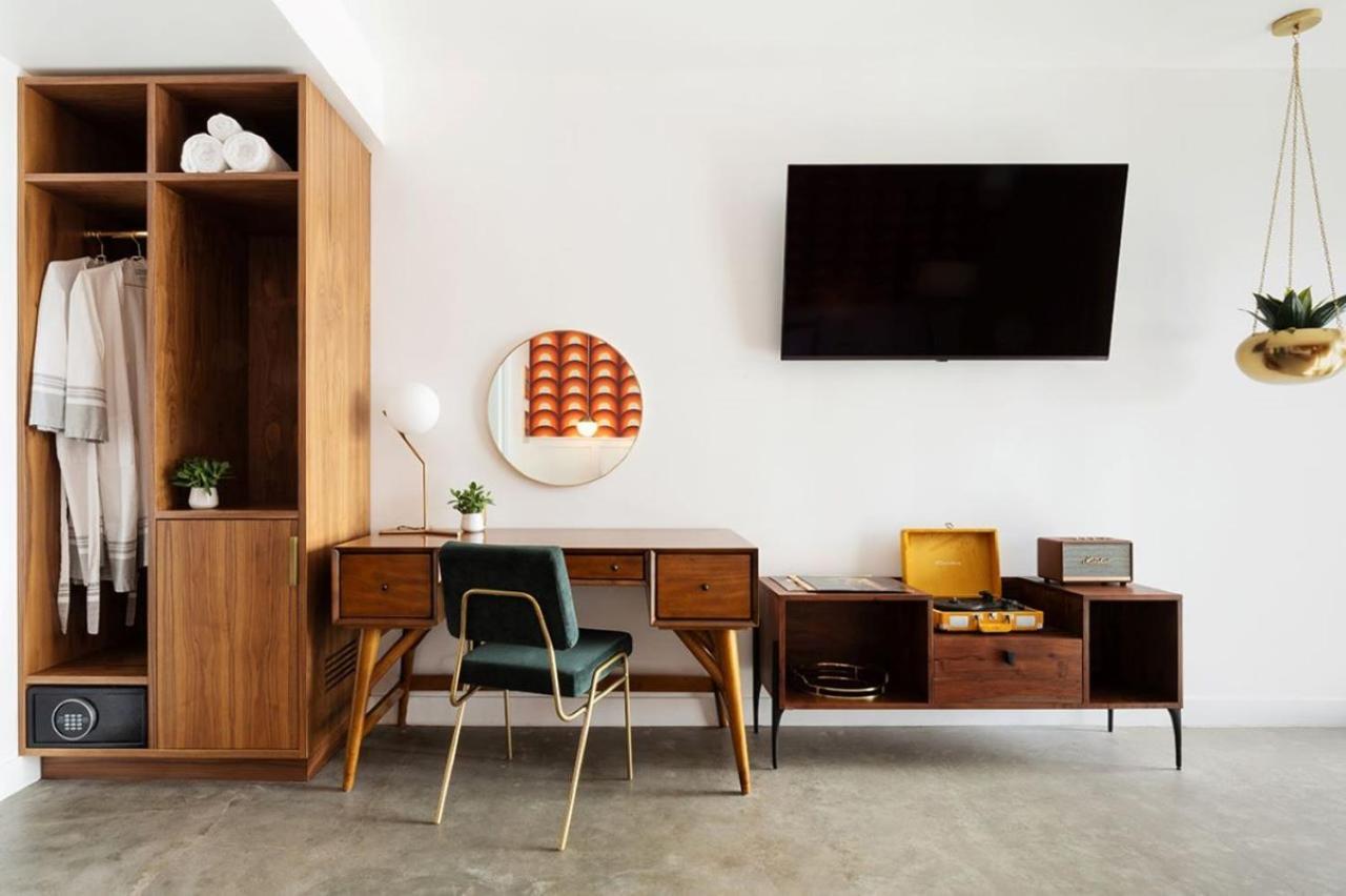 Rise Uptown Hotel Phoenix Bagian luar foto