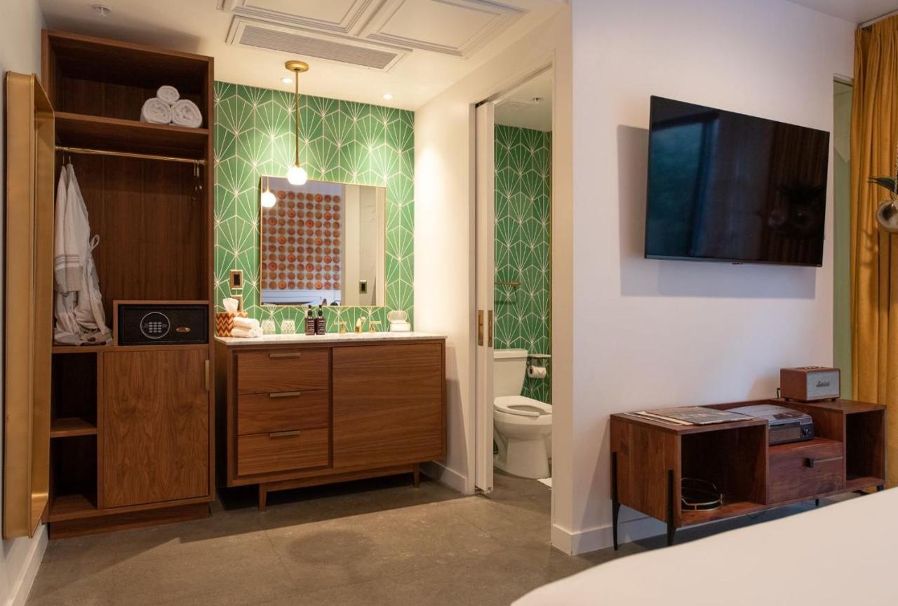 Rise Uptown Hotel Phoenix Bagian luar foto
