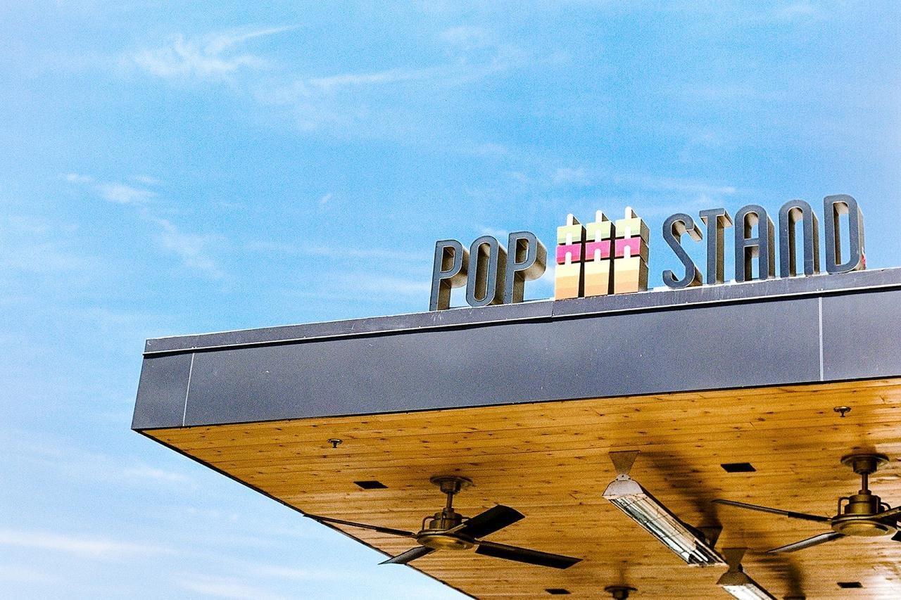 Rise Uptown Hotel Phoenix Bagian luar foto
