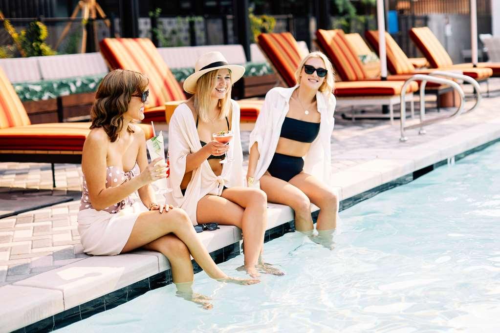Rise Uptown Hotel Phoenix Bagian luar foto