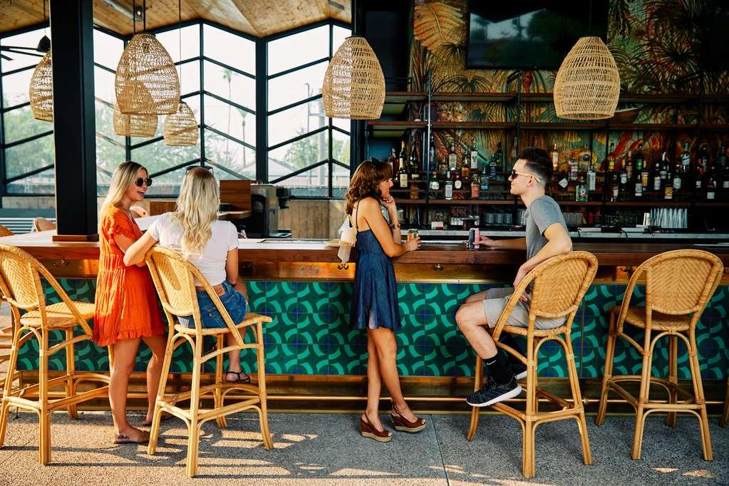 Rise Uptown Hotel Phoenix Restoran foto